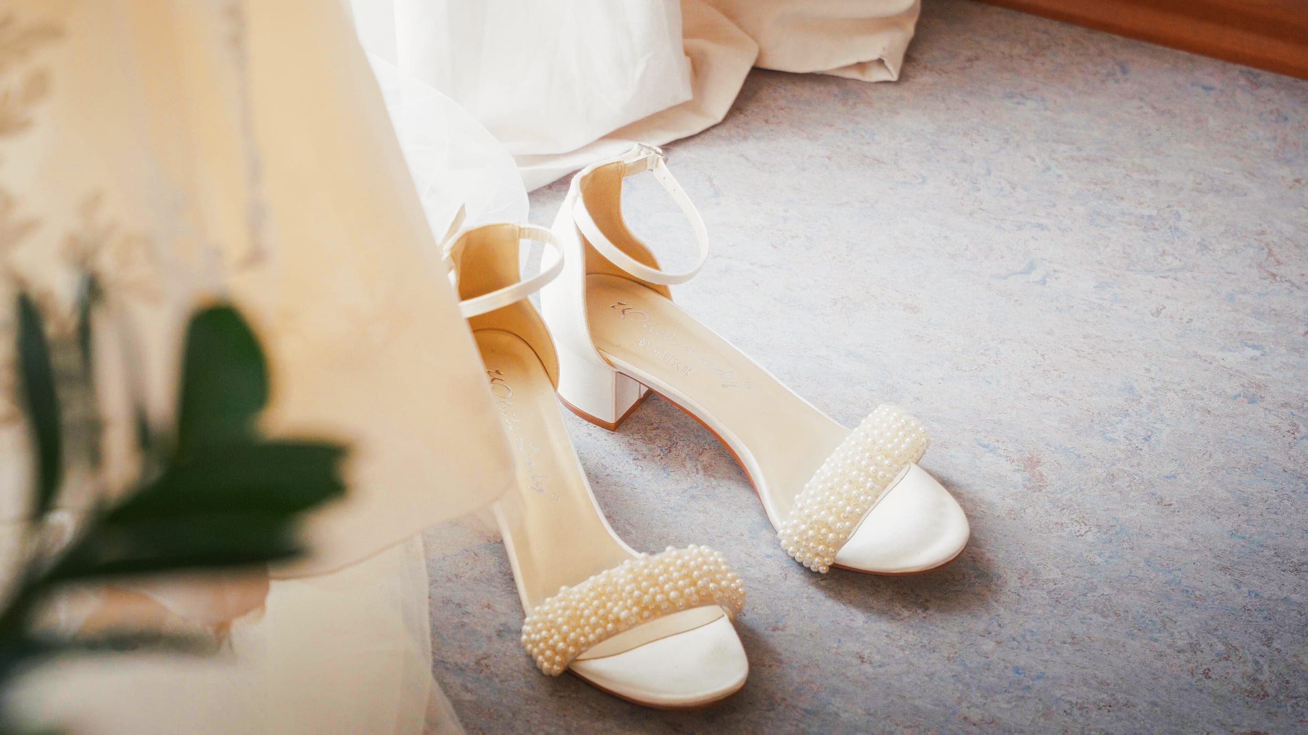 Brautschuhe beim Getting Ready