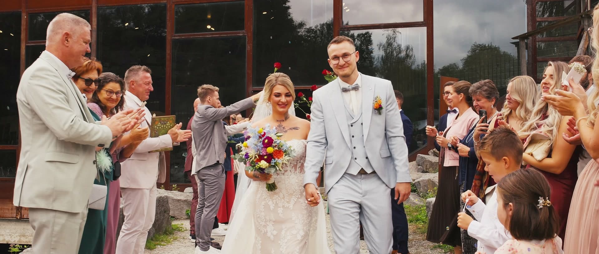 Brautpaar an ihrem Hochzeitstag